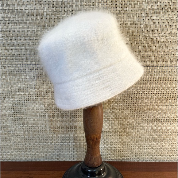 🌟HP🌟NWOT Winter White Angora Cloche/Bucket Hat by Capelli of New York - Picture 6 of 10